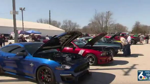 Illinois Car Show Raises Money For Veterans