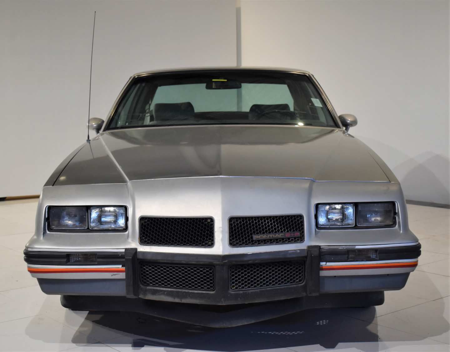 Rare Silver And Gray 1986 Pontiac Grand Prix 2+2