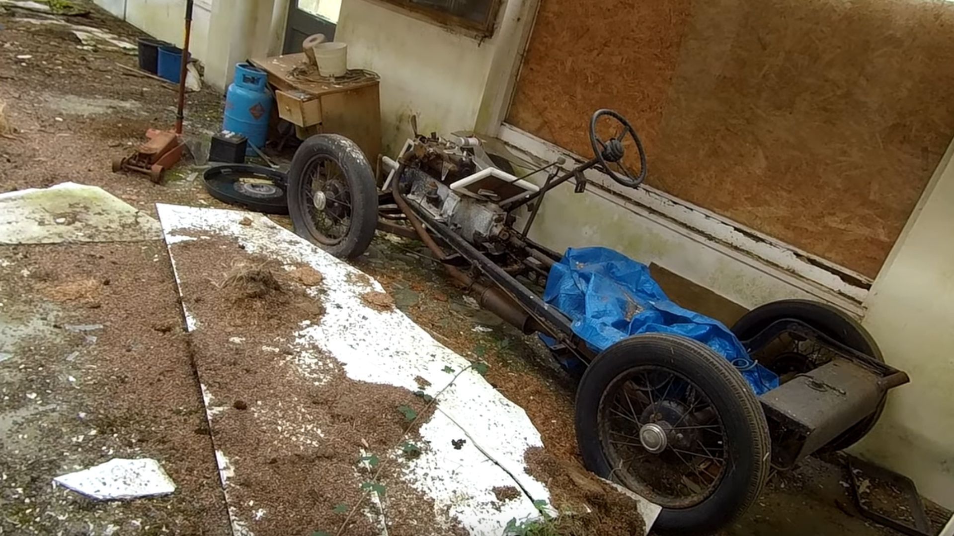 Guy Stumbles On Classic Cars Abandoned In Old Showroom