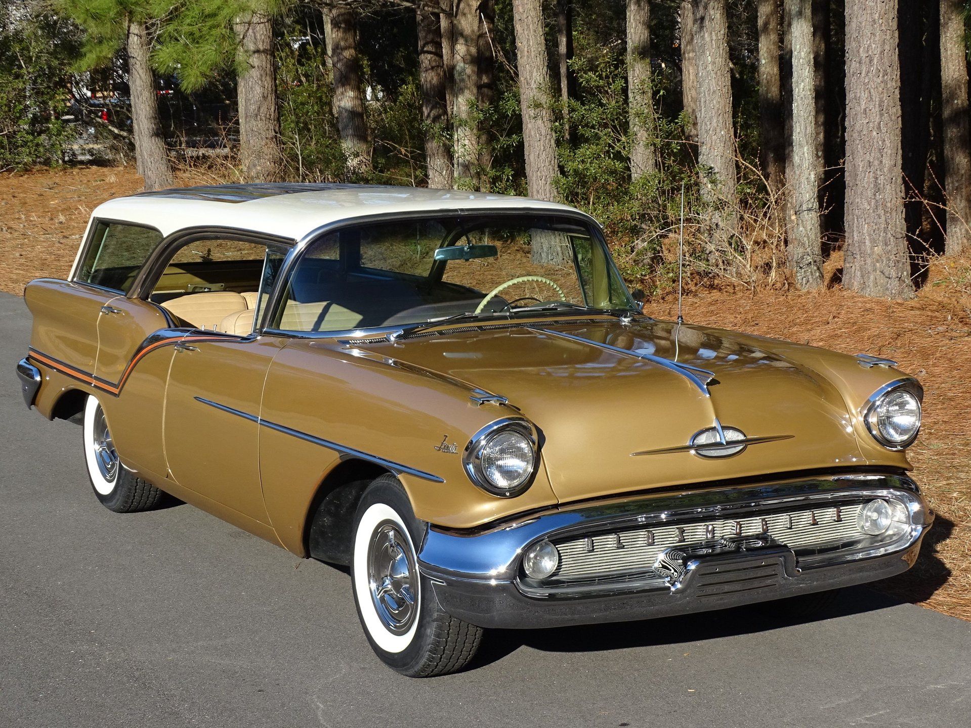 Oldsmobile fiesta wagon 1957