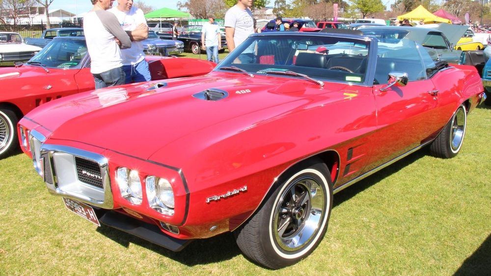 Which Muscle Car Is Better: Camaro Or Firebird?