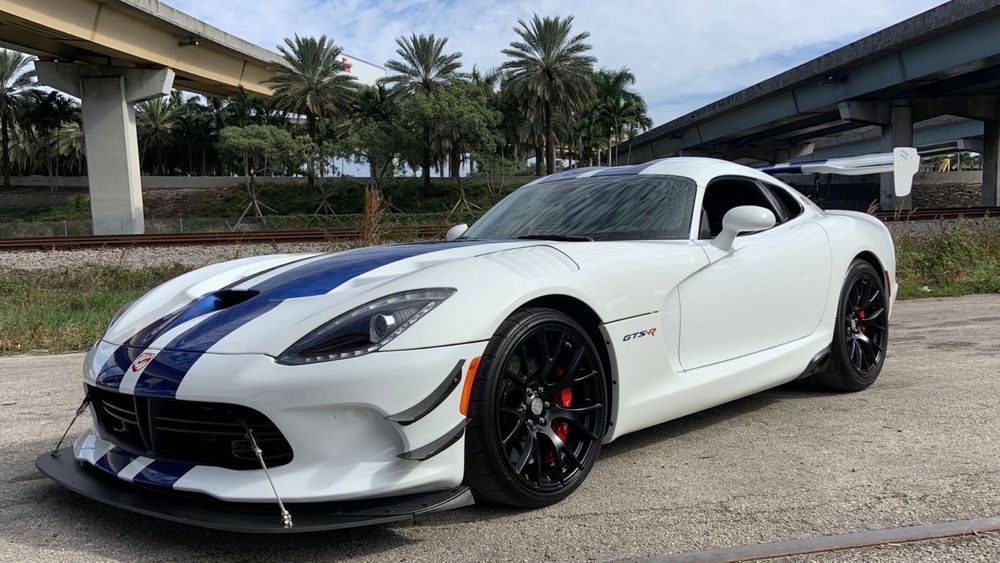 2017 Dodge Viper Gts R Celebrates The Legacy