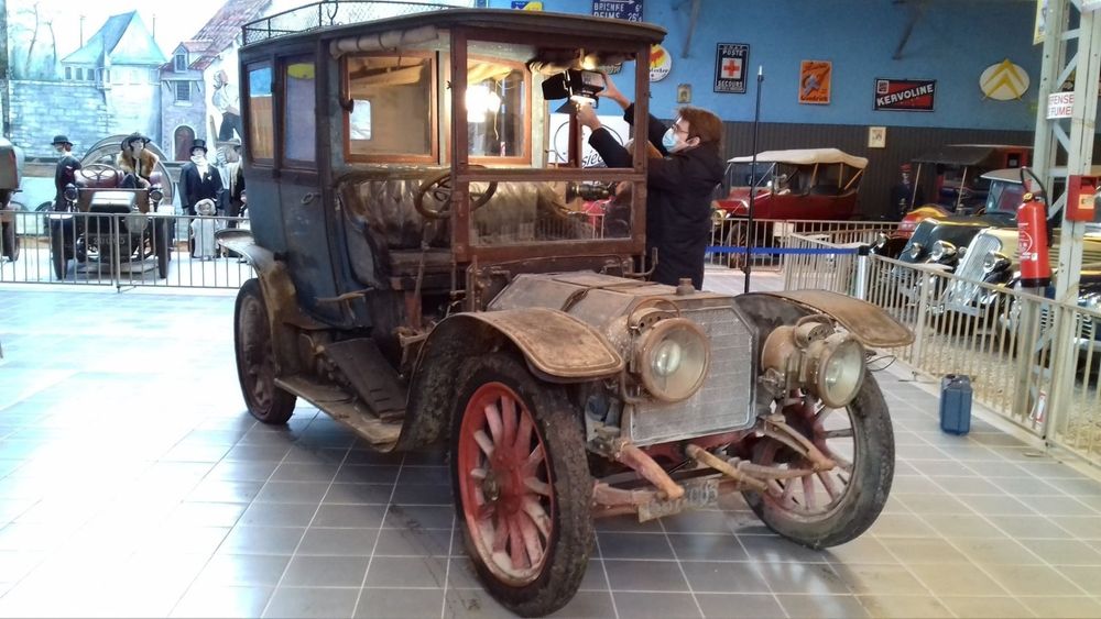 Rare Classic French Car Discovered Abandoned