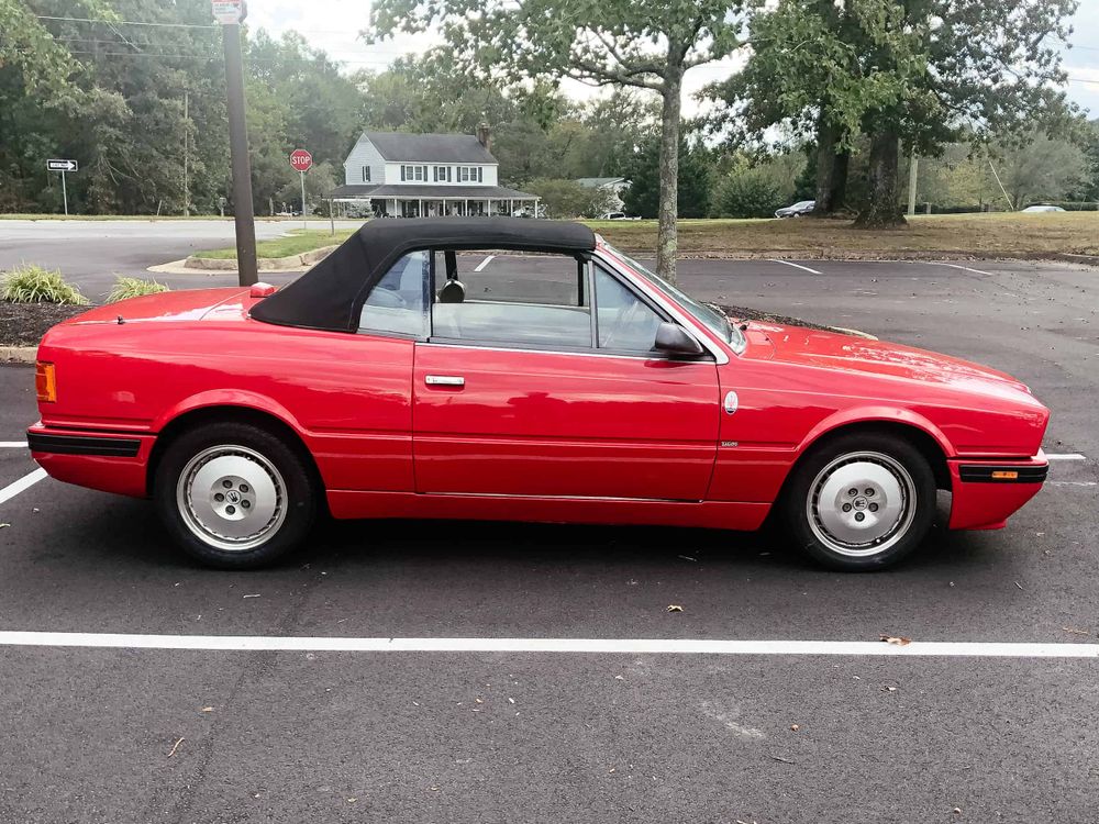 1990 Maserati Biturbo Spyder Shows Off Its 1990s Performance