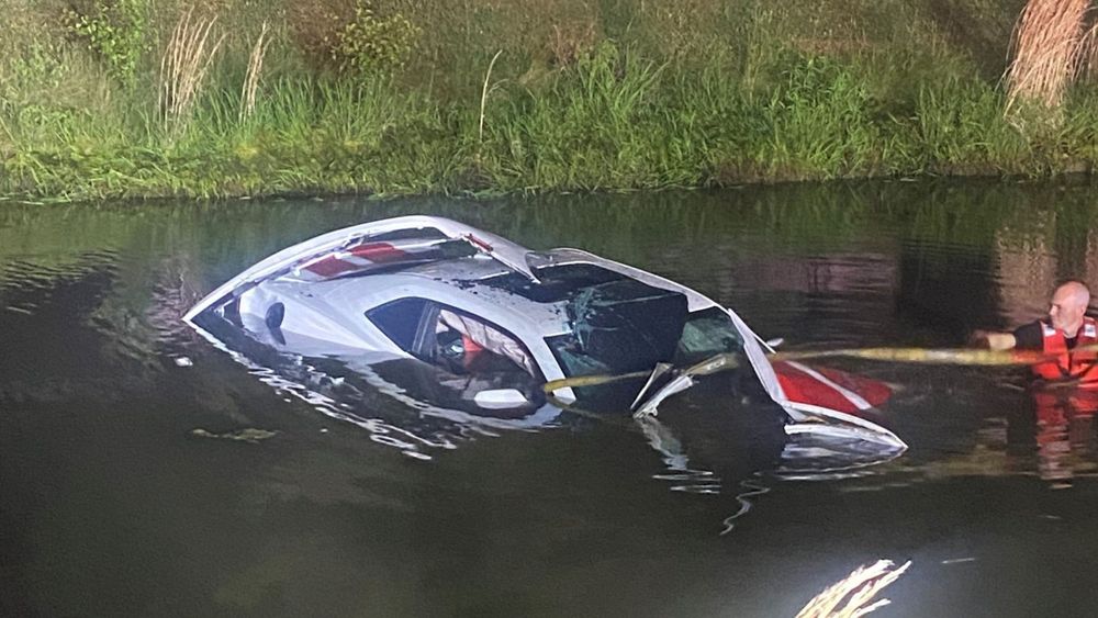 Camaro Crashed, Abandoned In Illinois Pond