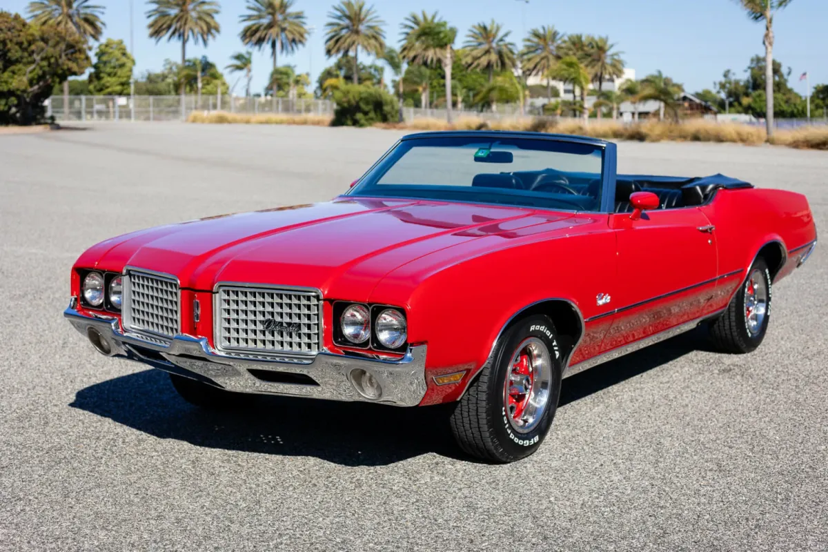 Jennifer Connelly’s 1972 Oldsmobile Cutlass Supreme