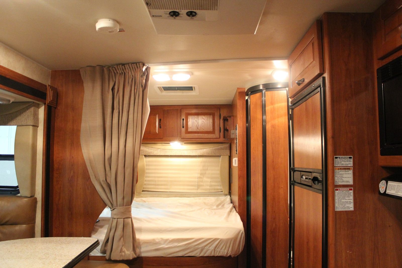 Venture Out In This 2011 Freightliner Motorhome