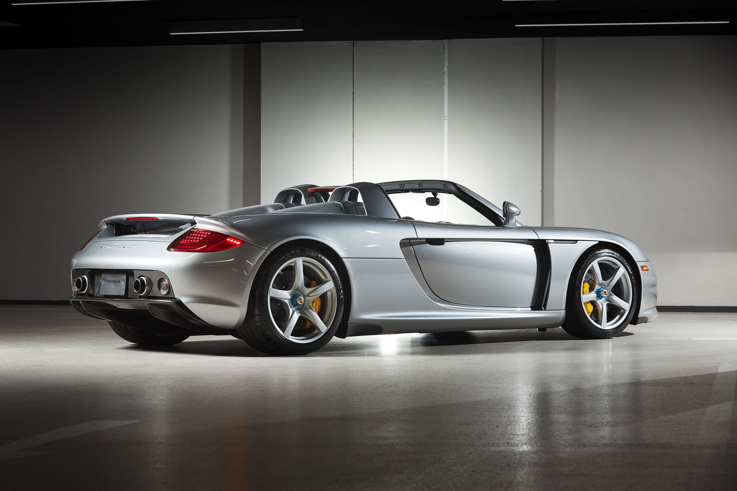 2005 Porsche Carrera GT Stuns Onlookers