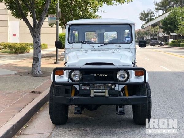 V8-Swapped 1976 Toyota FJ40 Is Ready To Blaze Trails