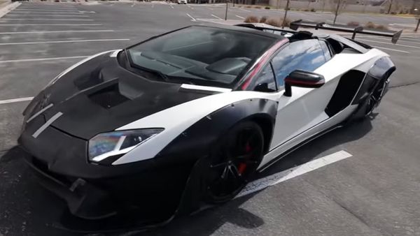 One-Off Liberty Walk Lamborghini Aventador Wows